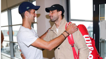 Джокович лично посрещна Григор на летището снощи.