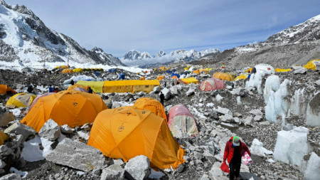 Базовият лагер в подножието на Еверест.