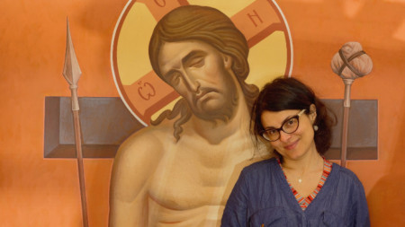 Елеонора Караиванска пред иконата в храм „Преображение Господне