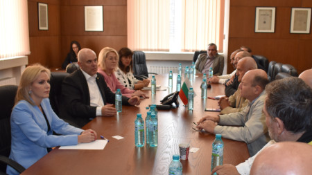 Главният прокурор Иван Гешев и заместниците му Даниела Машева и Красимира Филипова се срещнаха с представители на организации на таксиметровия бранш  - 10 октомври 2022 г.