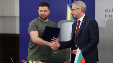 Volodymyr Zelensky with PM Nikolay Denkov