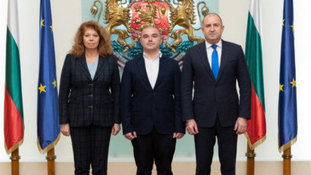 Вицепрезидентът Илияна Йотова, Християн Пендиков и президентът Румен Радев - 6 февруари 2023 г.