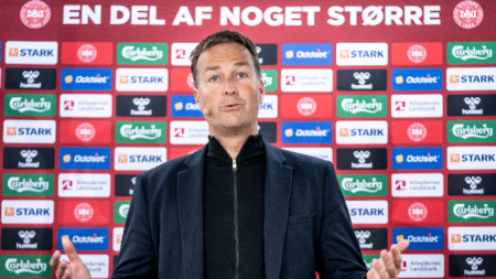 Каспер Хюлманд при обявяването на състава на Дания.