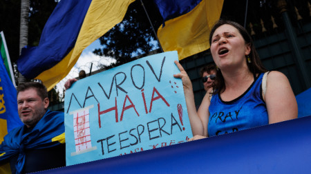 Бразилци и украинци протестират срещу визитата на Сергей Лавров в Бразилия