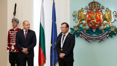 На церемония в Гербовата зала президентът Румен Радев удостои посланика на Япония у нас Хисаши Мичигами с орден 