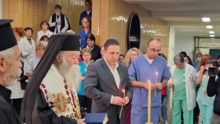 СветияТ Синод на Българската православна църква връчи днес на ръководството на УМБАЛ „Царица Йоанна – ИСУЛ“ финансово дарение в размер на 18 200 лв.