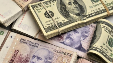 Аржентинско песо и Американски долар