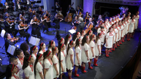 Симфоничният оркестър и Детският хор на БНР