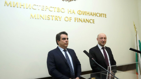 Асен Василев прие ключа за министерството на финансите от Валери Белчев.