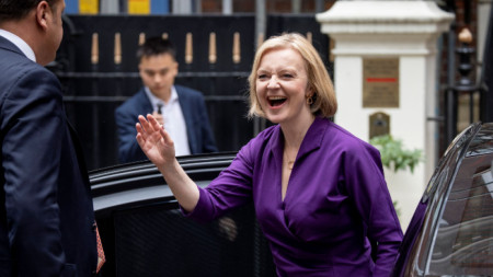 Новият лидер на Консервативната партия и премиер на Великобритания Лиз Тръс след обявяването на нейната победа пристига в централния офис на партията, Лондон, 5 септември 2022 г.