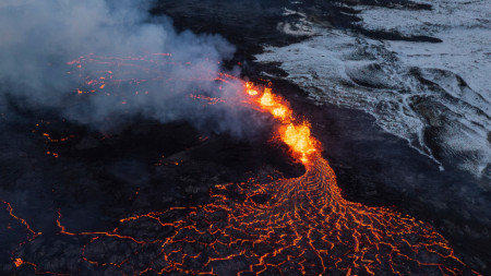 Предишното изригване на вулкан в близост до град Гриндавик на полуостров Рейкянес, 19 декември 2023 г.