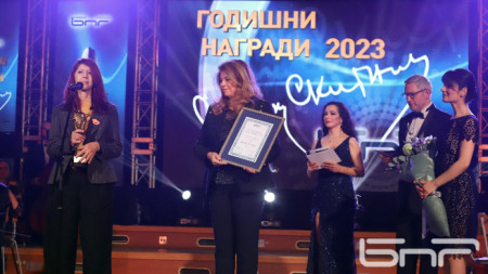 Силвия Великова с наградата „Сирак Скитник“ 2023