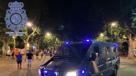 Полицейските сили в Севиля предотвратили сериозен сблъсък между агитките.