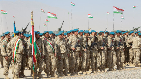 Таджикски военни по време на учения на ОДКС край границата с Афганистан, 23 октомври 2021 г.