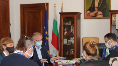 Георг Спартански на срещата
с наблюдатели на предстоящите парламентарни избори.