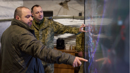 Рустем Умеров (вляво), министър на отбраната на Украйна