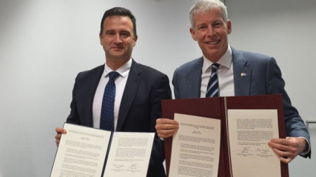 Bulgarian Energy Minister Zhecho Stankov and US Secretary of Energy Christopher Wright (right)