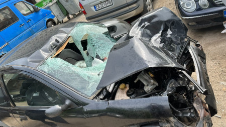 Автомобилът от катастрофата с две жертви на бул. 