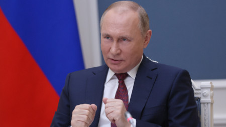 Руският президент Владимир Путин е информирал френския си колега Еманюел