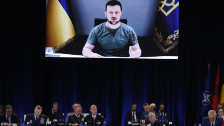 Володимир Зеленски говори по видеоконферентна връзка на срещата на върха на НАТО в Мадрид, 29 юни 2022 г.