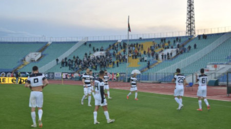 Локо започва плейофите като домакин на ЦСКА 1948