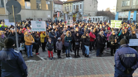 Демонстранти в Павликени на предишен протест срещу проекта за инсинератор