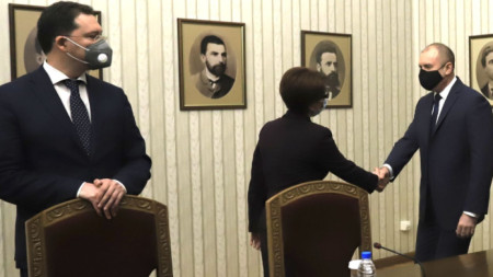 Президентът Румен Радев посреща представители на ГЕРБ-СДС на „Дондуков“ 2.