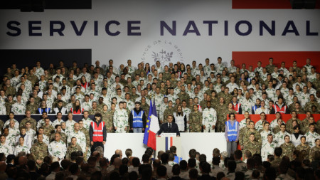 Президентът Еманюел Макрон направи съобщението пред френски военни, 27 ноември 2025 г.