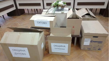 Изборните книжа за вота, преди да бъдат изпратени в общините