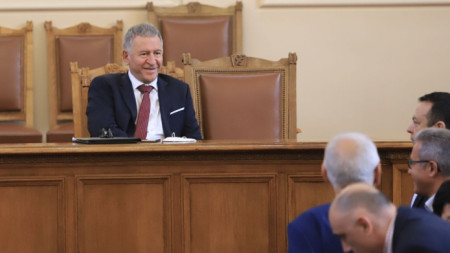 Служебният министър на здравеопазването Стойчо Кацаров призова депутатите да гласуват