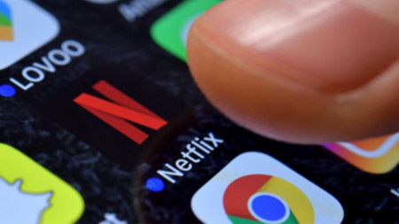 Акциите на Netflix се сринаха на извънборсовата търговия с близо