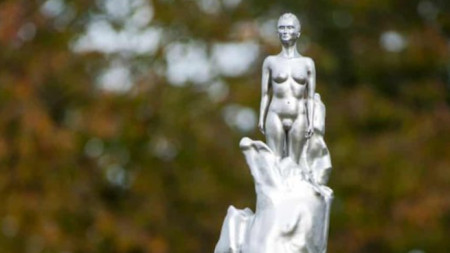 Статуята на Мери Уолстънкрафт