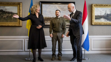 Украинският президент Володимир Зеленски на среща в Хага с председателите да двете камари на парламента на Нидерландия я на Сената на Нидерландия.