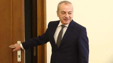 Новият стар служебният министър-председател Гълъб Донев