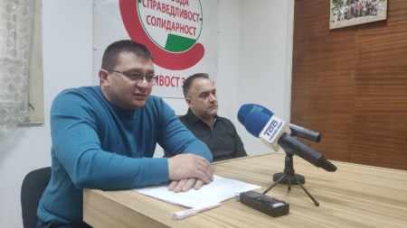 Димитър Велков /вляво/ и Людмил Димитров при представянето на изборните резултати на 