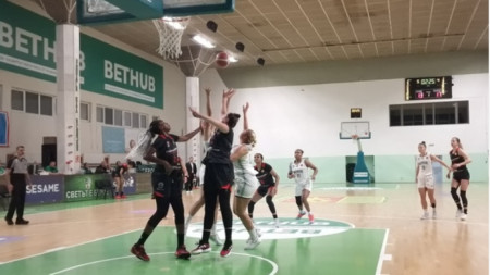 Баскетболистките на Берое приключиха със загуба в Еврокъп