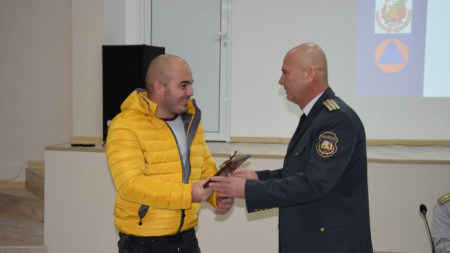 Комисар Стилиян Пешев връчи на Станислав Георгиев от Видин националната наградата от конкурса 