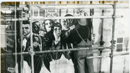 Йоан Левиев работи по стенописа в
Драматичен театър – Пловдив, 1984