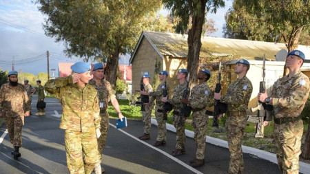 Новият командващ мироподдържащите сили на ООН в Кипър ЮНФИСИП /UNFICYP/ генерал-майор Шерил Пиърс започна мандата си с церемония в щаба на мисията в буферната зона на Никозия.