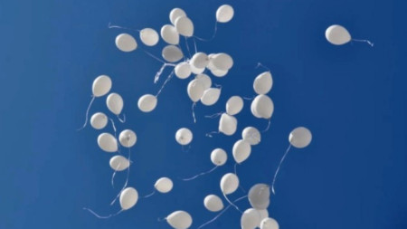 Тази вечер в небето над Пазарджик ще полетят бели балони