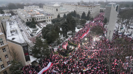 Демонстрацията пред парламента във Варшава срещу управлението на правителството на новоизбрания полски министър-председател Доналд Туск - 11 януари 2024 г.. 