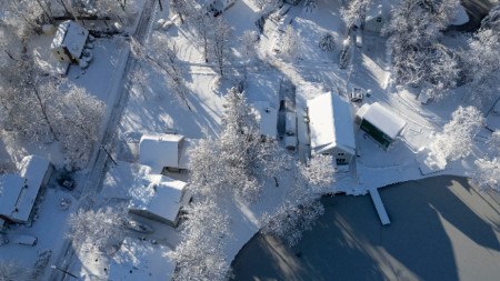 След снежна буря, преминала над региона Уестфорд, Масачузетс, САЩ, 8 януари 2024 г.