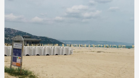 Плажът в курорта Албена - май 2020