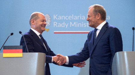 Канцлерът на Германия Олаф Шолц (вляво) и министър-председателят на Полша Доналд Туск - Варшава, 2 юли 2024