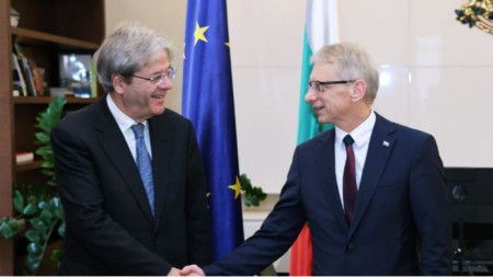 European Commissioner for Economic Affairs, Paolo Gentiloni (L) and Bulgarian PM Nikolai Denkov meet in Sofia, 30 November, 2023.