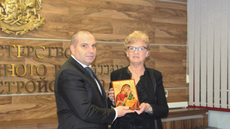 Гроздан Караджов прие поста министър на регионалното развитие и благоустройството от Виолета Комитова. 