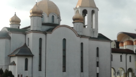 От 2 години продължават споровете в манастира Благовещение край кюстендилското с Копиловци между