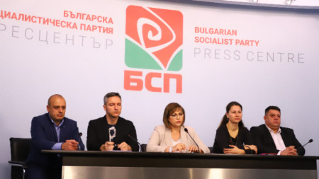 В централата на партия БСП се състоя пресконференция. На снимката: Христо Проданов, Кристиан Вигенин, Корнелия Нинова, Вяра Йорданова, Атанас Зафиров.