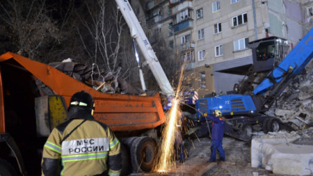 При взрива в жилищния блок загинаха най-малко 37 души