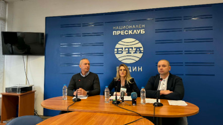 Представители на 